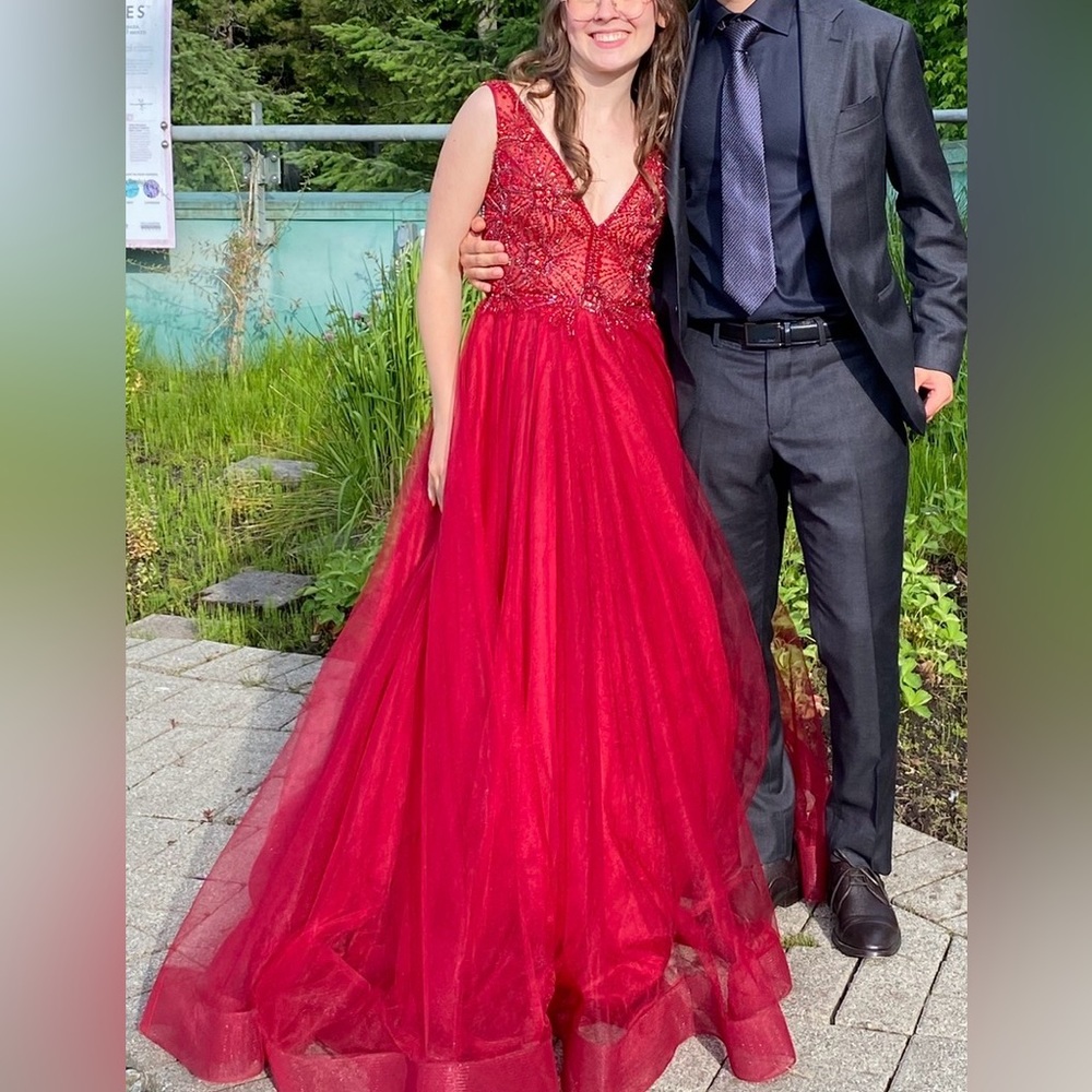 Red Beaded V-Neck Tulle Prom Dress